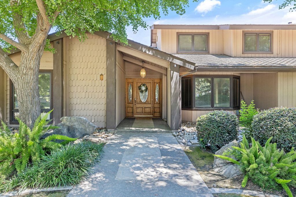 676 Sol Road, Visalia, CA 93292