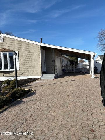 42 Boulevard E, Keyport, NJ 07735