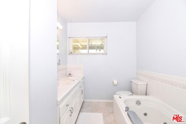 3774 Dalehurst Drive, Bakersfield, CA 93306