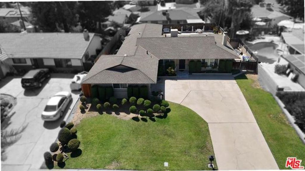 3774 Dalehurst Drive, Bakersfield, CA 93306