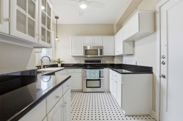 2306 Park Place Avenue 10B, Fort Worth, TX 76110