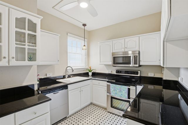 2306 Park Place Avenue 10B, Fort Worth, TX 76110