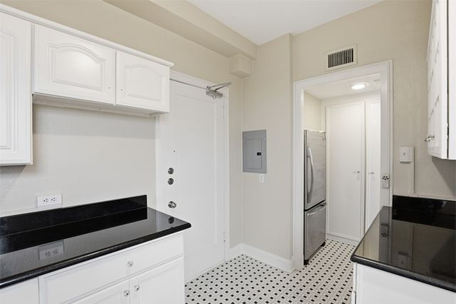 2306 Park Place Avenue 10B, Fort Worth, TX 76110