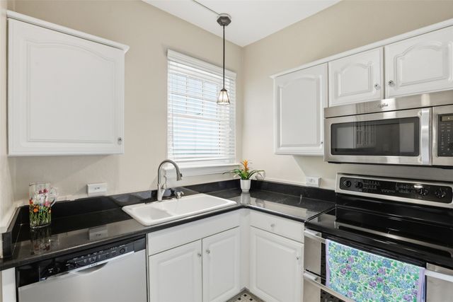 2306 Park Place Avenue 10B, Fort Worth, TX 76110