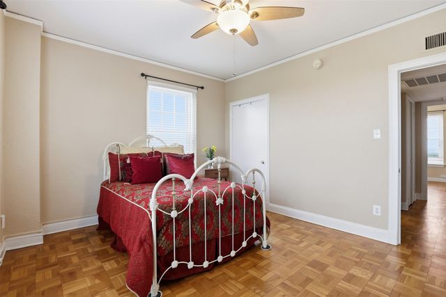 2306 Park Place Avenue 10B, Fort Worth, TX 76110