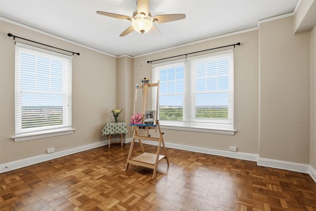 2306 Park Place Avenue 10B, Fort Worth, TX 76110