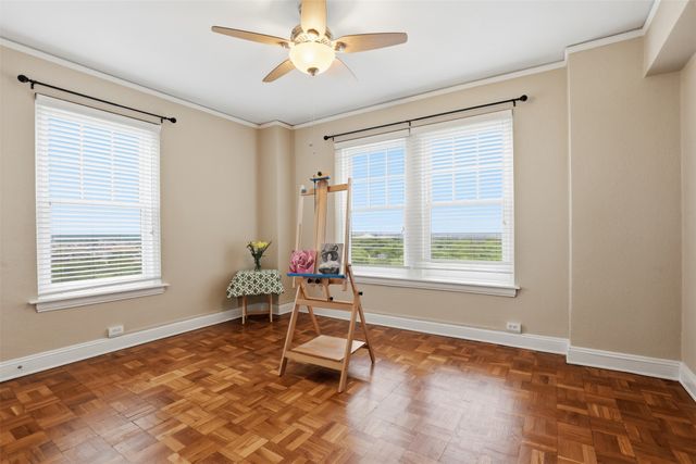 2306 Park Place Avenue 10B, Fort Worth, TX 76110
