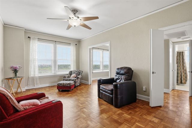 2306 Park Place Avenue 10B, Fort Worth, TX 76110