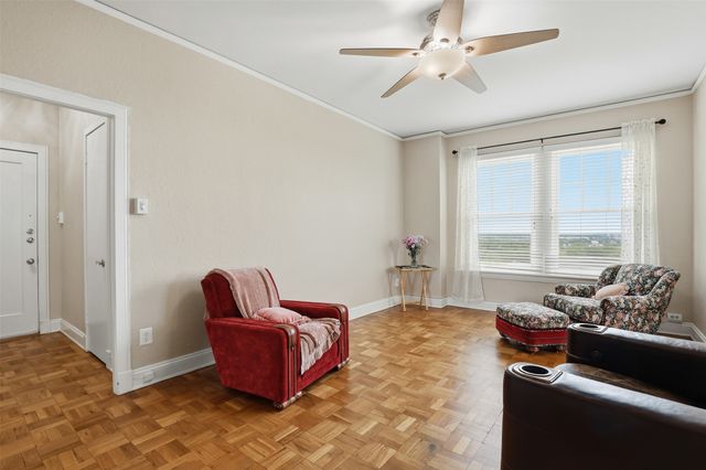 2306 Park Place Avenue 10B, Fort Worth, TX 76110