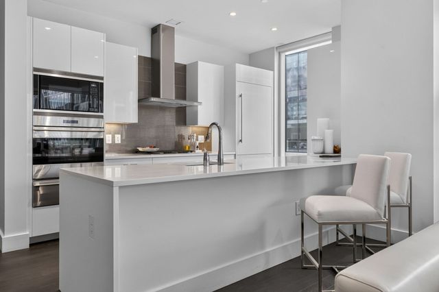 50 Liberty Drive 12J, Boston, MA 02210