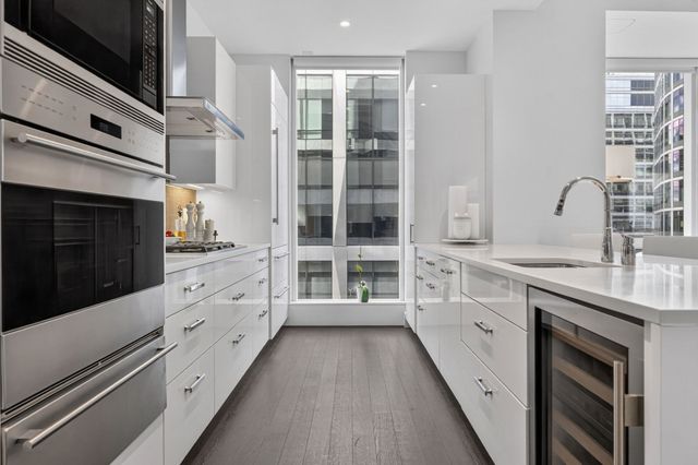 50 Liberty Drive 12J, Boston, MA 02210