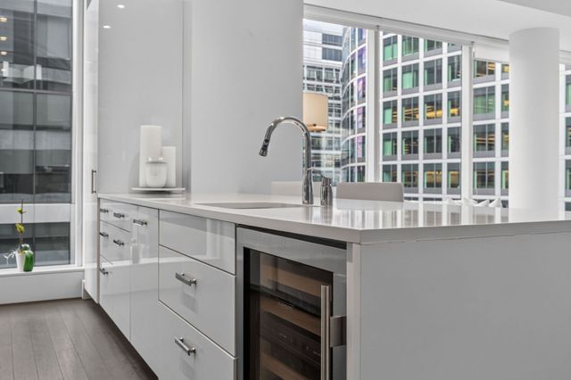 50 Liberty Drive 12J, Boston, MA 02210