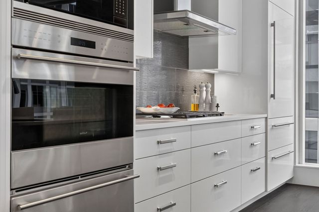 50 Liberty Drive 12J, Boston, MA 02210