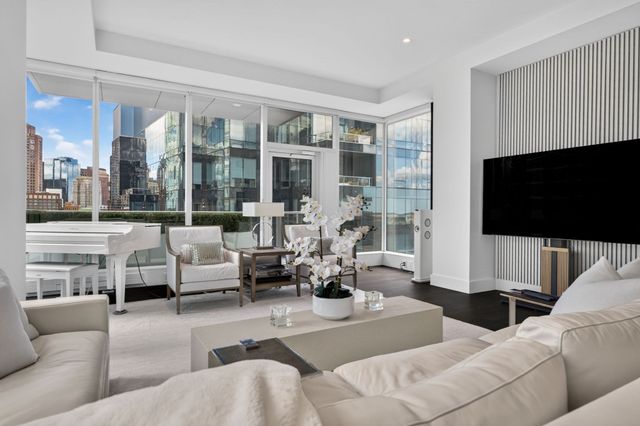 50 Liberty Drive 12J, Boston, MA 02210