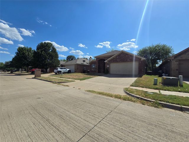 4204 Sapphire Lane, Granbury, TX 76049