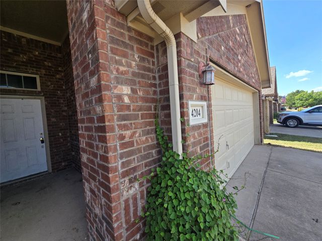 4204 Sapphire Lane, Granbury, TX 76049