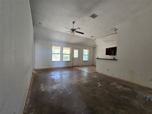 4204 Sapphire Lane, Granbury, TX 76049