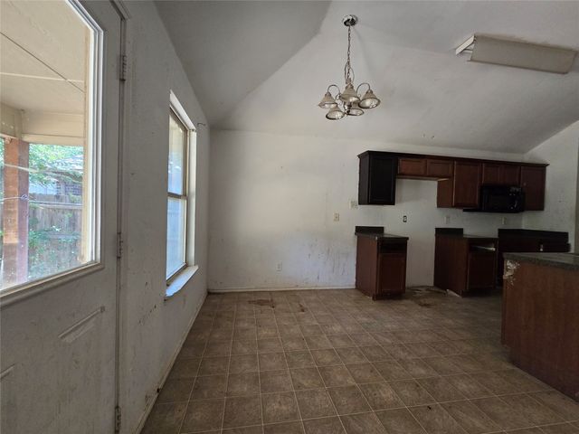 4204 Sapphire Lane, Granbury, TX 76049