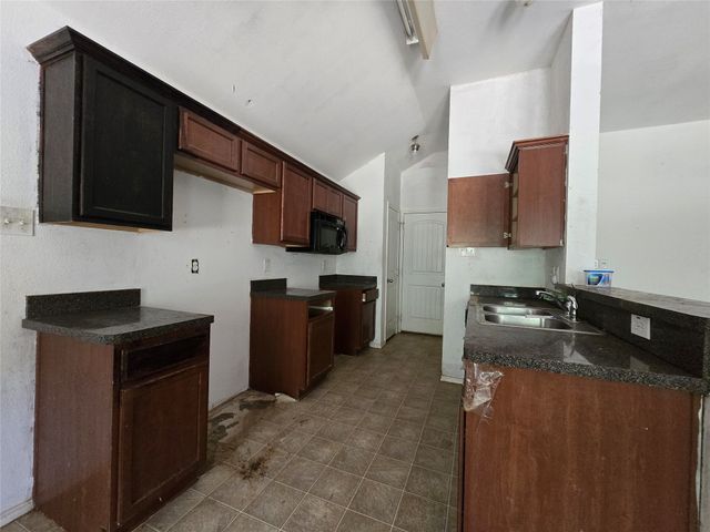 4204 Sapphire Lane, Granbury, TX 76049