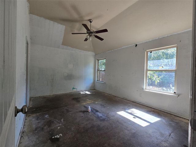 4204 Sapphire Lane, Granbury, TX 76049
