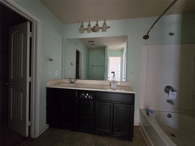 4204 Sapphire Lane, Granbury, TX 76049