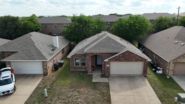 4204 Sapphire Lane, Granbury, TX 76049