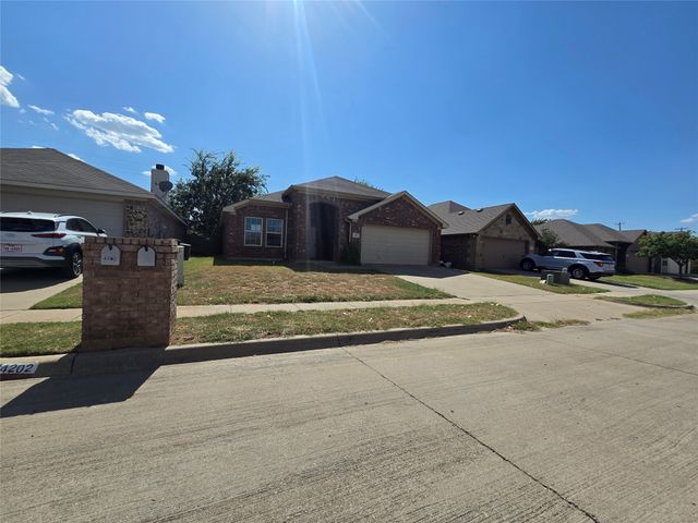 4204 Sapphire Lane, Granbury, TX 76049