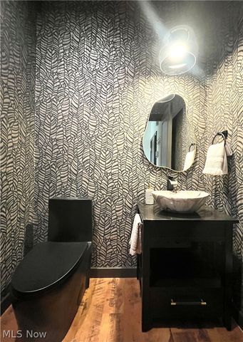 121 N Howard Street, Akron, OH 44308