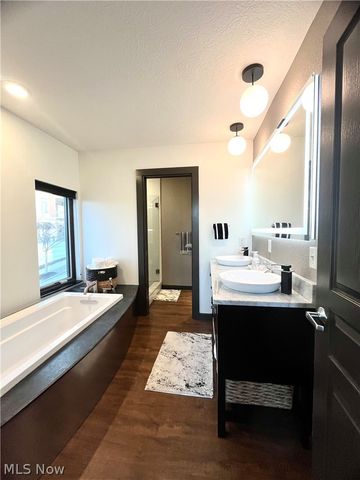 121 N Howard Street, Akron, OH 44308