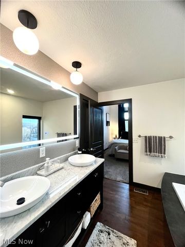 121 N Howard Street, Akron, OH 44308