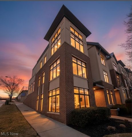 121 N Howard Street, Akron, OH 44308