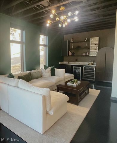 121 N Howard Street, Akron, OH 44308