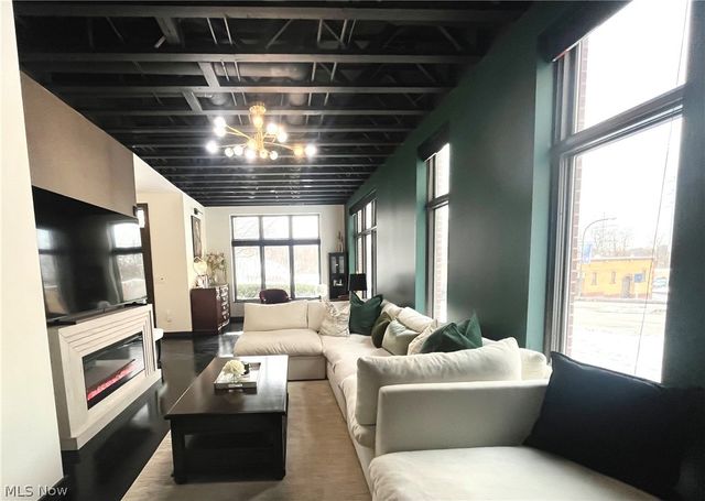 121 N Howard Street, Akron, OH 44308