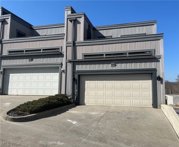 121 N Howard Street, Akron, OH 44308