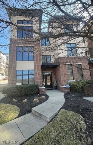 121 N Howard Street, Akron, OH 44308