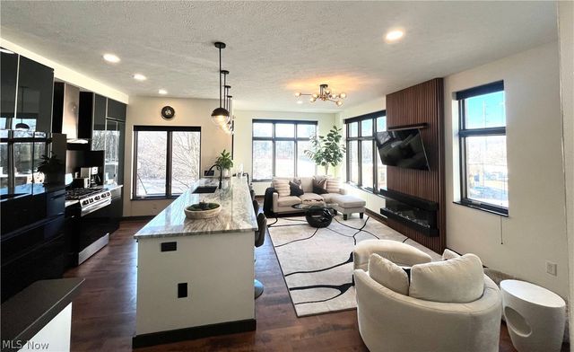 121 N Howard Street, Akron, OH 44308