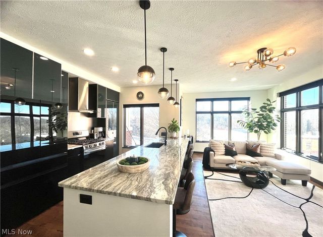 121 N Howard Street, Akron, OH 44308