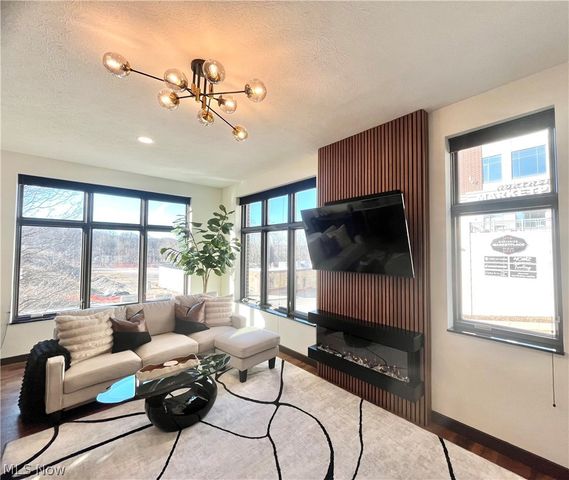 121 N Howard Street, Akron, OH 44308