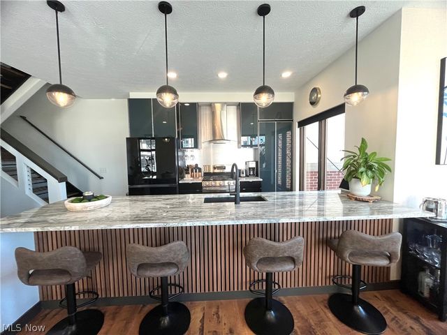 121 N Howard Street, Akron, OH 44308