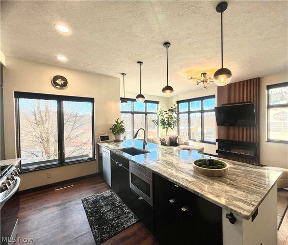 121 N Howard Street, Akron, OH 44308