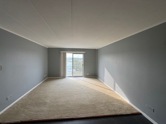 300 S Roselle Road 522, Schaumburg, IL 60193