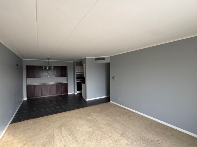300 S Roselle Road 522, Schaumburg, IL 60193