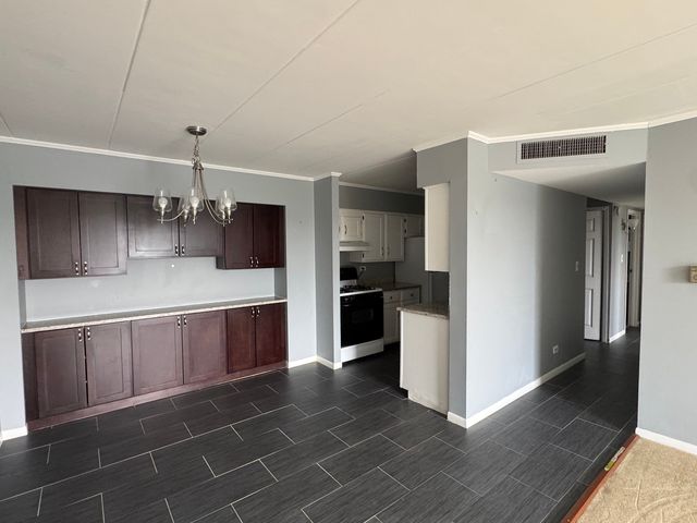 300 S Roselle Road 522, Schaumburg, IL 60193