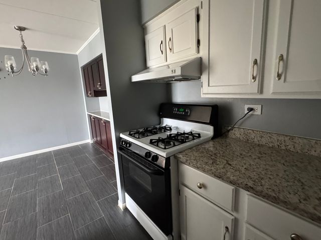 300 S Roselle Road 522, Schaumburg, IL 60193