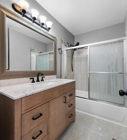 182 Ashfield Court, Bloomingdale, IL 60108