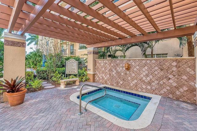 1801 N Flagler Drive 538, West Palm Beach, FL 33407