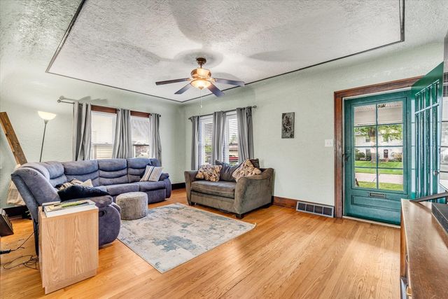 2423 29th Street, Rock Island, IL 61201