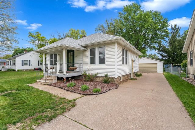2423 29th Street, Rock Island, IL 61201