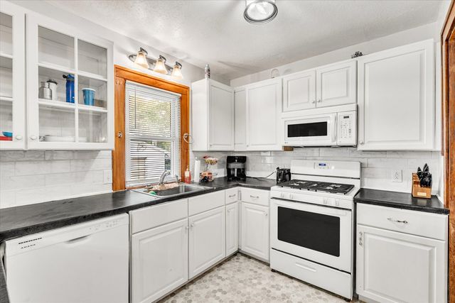 2423 29th Street, Rock Island, IL 61201