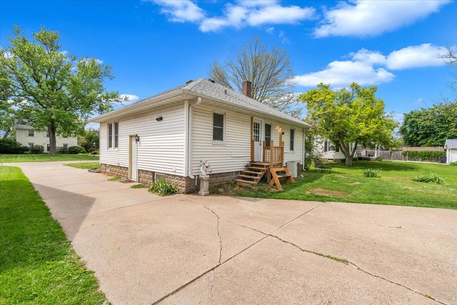 2423 29th Street, Rock Island, IL 61201